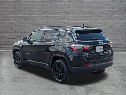 Used 2022 Jeep Compass Latitude w/ Sun and Sound Group AWD/4WD image 3