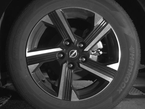 Used 2025 Nissan Sentra SV FWD image 14