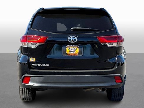 Used 2019 Toyota Highlander LE image 4