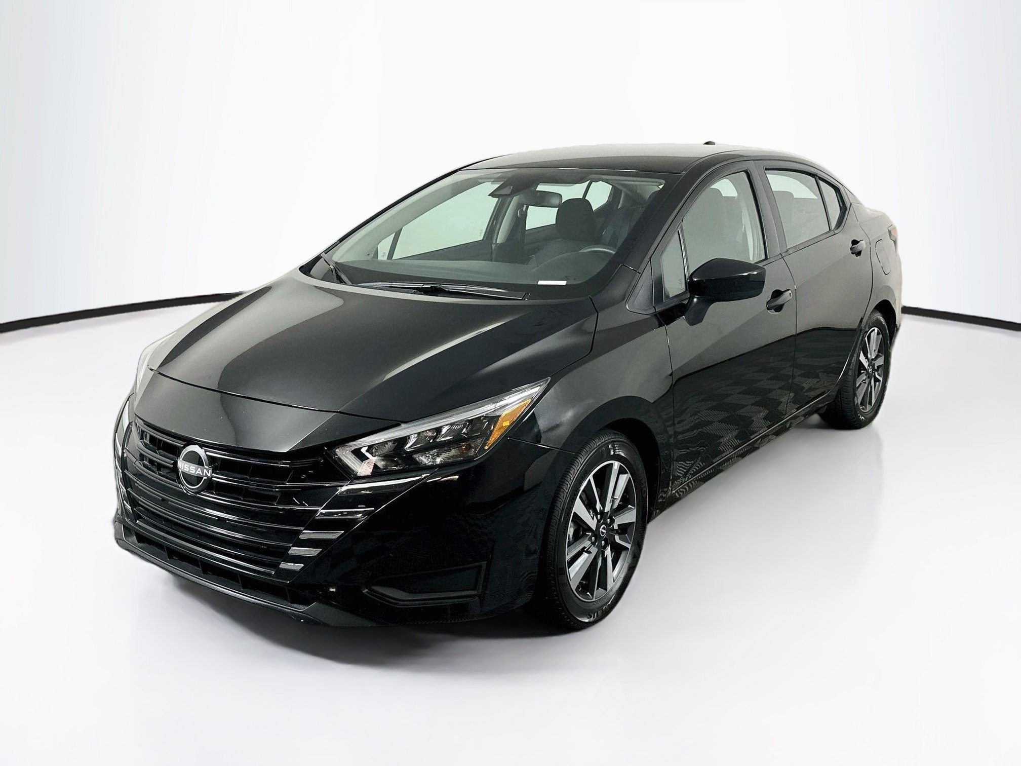 Used 2025 Nissan Versa SV FWD image 3