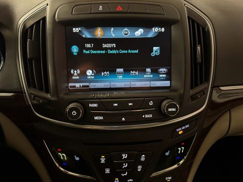 Used 2017 Buick Regal Sport Touring image 27