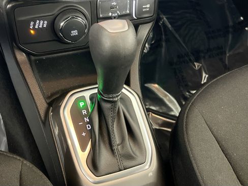 Used 2022 Jeep Renegade Latitude image 17