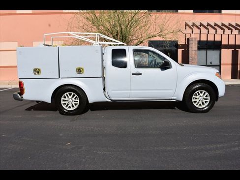 Used 2016 Nissan Frontier SV RWD image 1