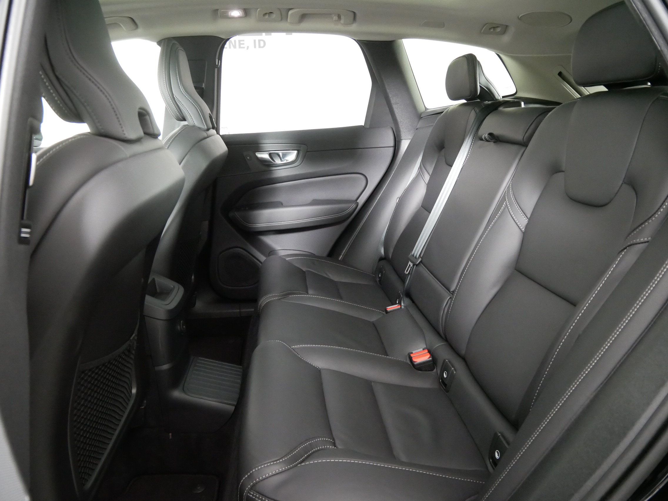 Used 2024 Volvo XC60 T8 Ultimate AWD/4WD image 13