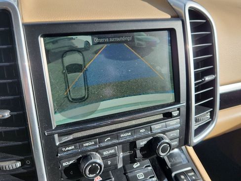 Used 2014 Porsche Cayenne S image 27