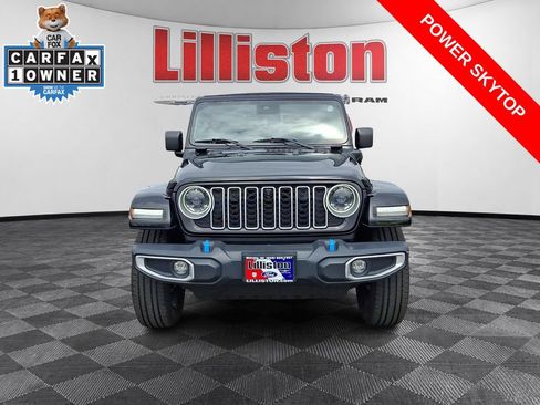 Used 2024 Jeep Wrangler Unlimited Sahara w/ Technology Group AWD/4WD image 2