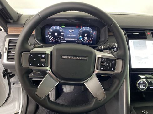 Used 2025 Land Rover Discovery S image 13