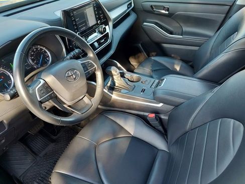 Used 2022 Toyota Highlander XLE image 9