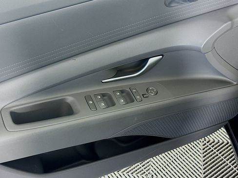 Used 2024 Hyundai Elantra SEL FWD image 15