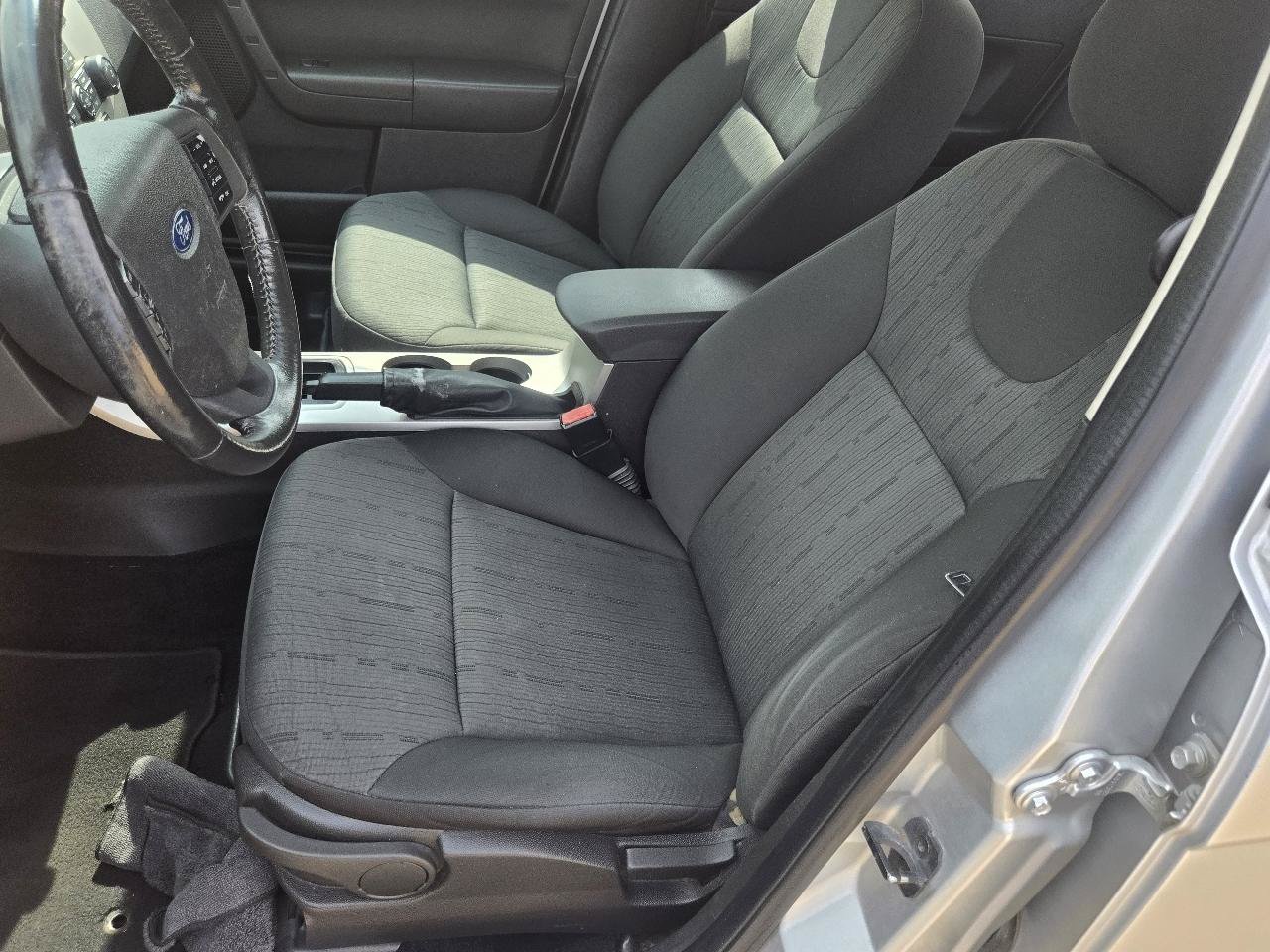 Used 2009 Ford Focus SE FWD image 12