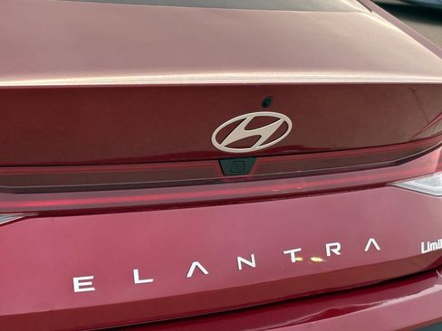 Used 2025 Hyundai Elantra Limited FWD image 10