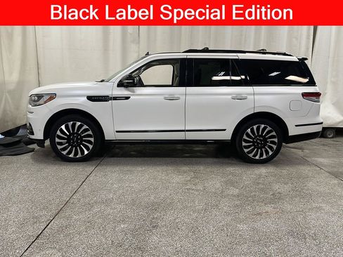 Used 2023 Lincoln Navigator Black Label AWD/4WD image 2