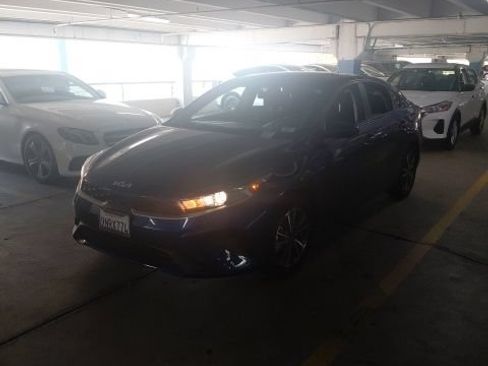 Certified 2024 Kia Forte LXS FWD image 3