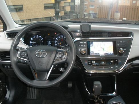 Used 2013 Toyota Avalon Limited image 31