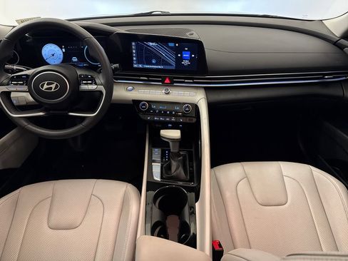 Used 2026 Hyundai Elantra Limited FWD image 12