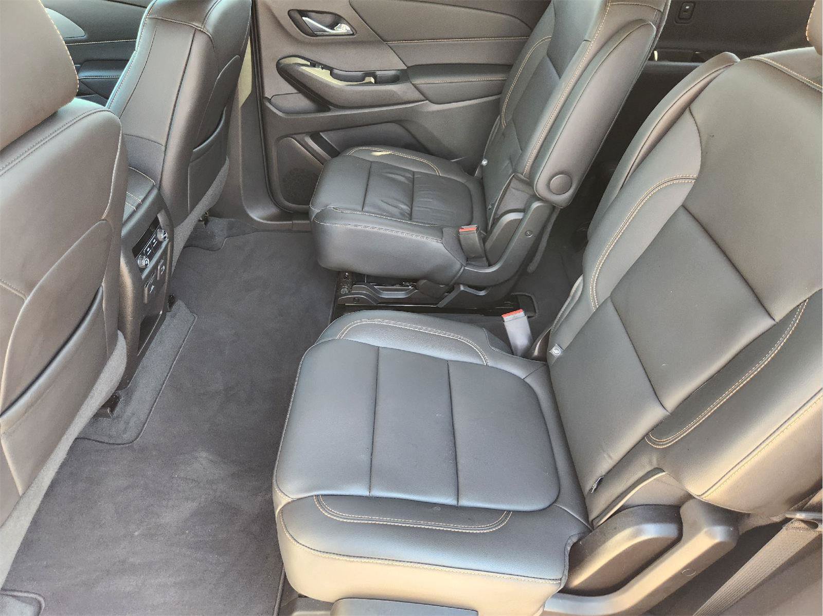 Used 2021 Chevrolet Traverse RS FWD image 29