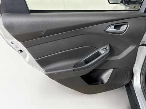 Used 2016 Ford Focus SE FWD image 25