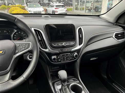 Used 2022 Chevrolet Equinox Premier image 18