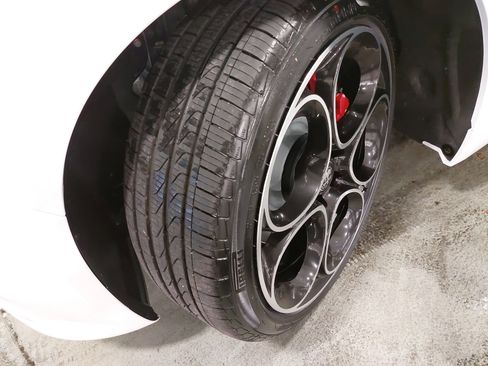 New 2025 Alfa Romeo Giulia AWD w/ Veloce Package AWD image 35