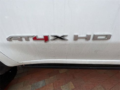 Used 2024 GMC Sierra 2500 AT4X image 9