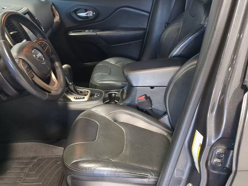 Used 2016 Jeep Cherokee Limited w/ Luxury Group AWD/4WD image 20