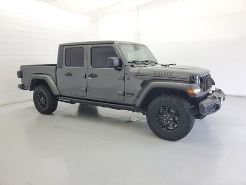 Used 2024 Jeep Gladiator Sport AWD/4WD image 4