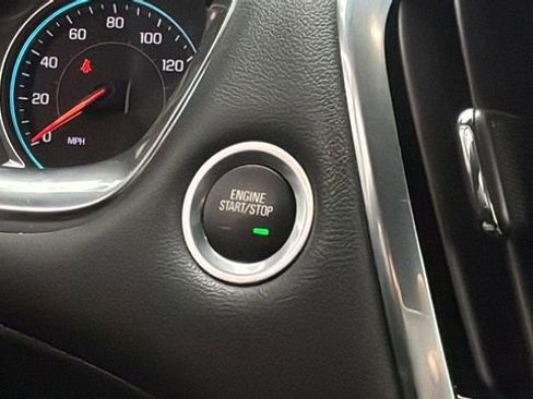 Used 2023 Chevrolet Traverse LT image 28