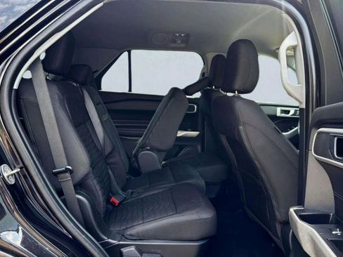 Used 2021 Ford Explorer XLT image 16