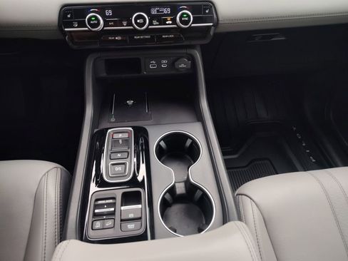 Used 2025 Honda Pilot Touring image 10