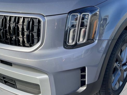 Certified 2025 Kia Telluride LX image 36