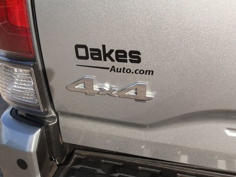 Used 2023 Toyota Tacoma Limited AWD/4WD image 9