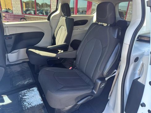 Used 2023 Chrysler Voyager LX FWD image 12