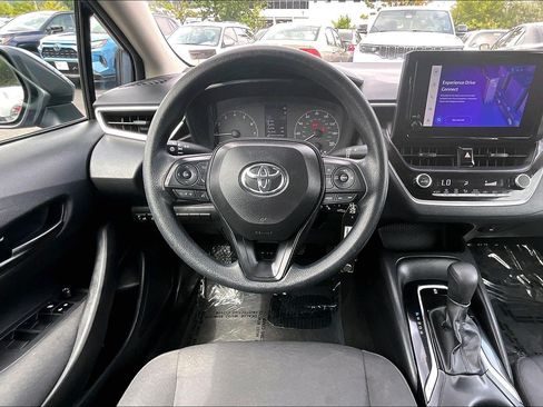Used 2025 Toyota Corolla LE FWD image 5