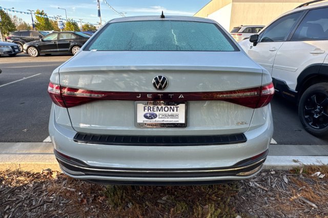 Used 2025 Volkswagen Jetta SEL FWD image 6