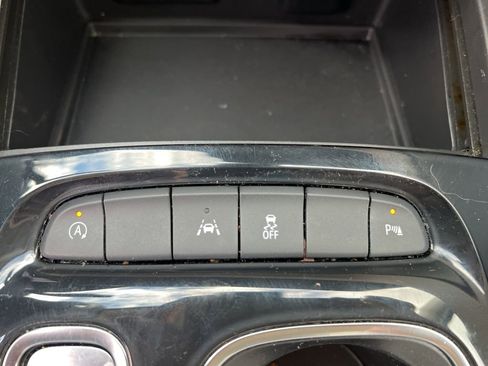 Used 2022 Buick Envision Essence w/ Safety Package image 24