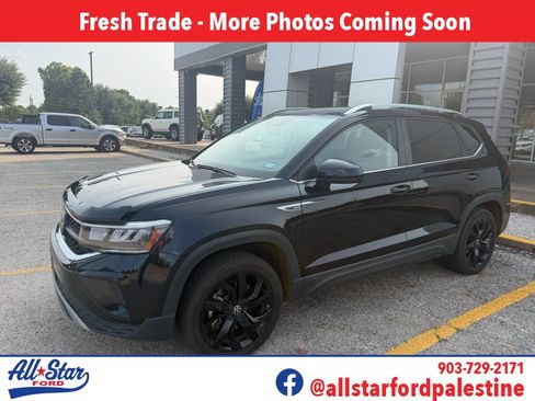 Used 2022 Volkswagen Taos SE FWD image 1