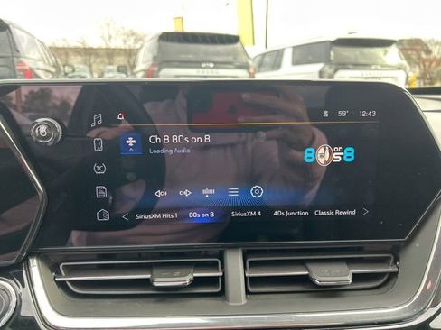 Certified 2025 Chevrolet Trax RS image 23