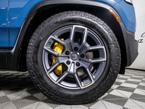 Used 2023 Rivian R1T Adventure image 31