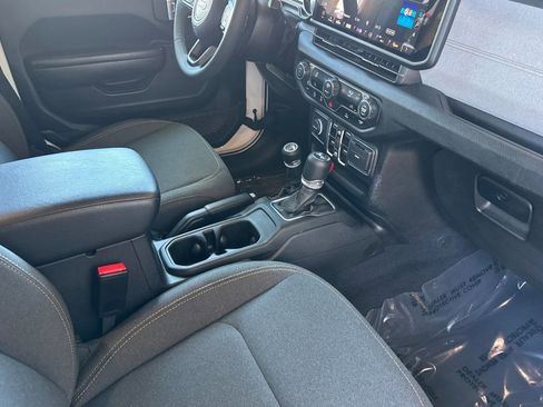 Used 2025 Jeep Wrangler Unlimited Sport AWD/4WD image 17