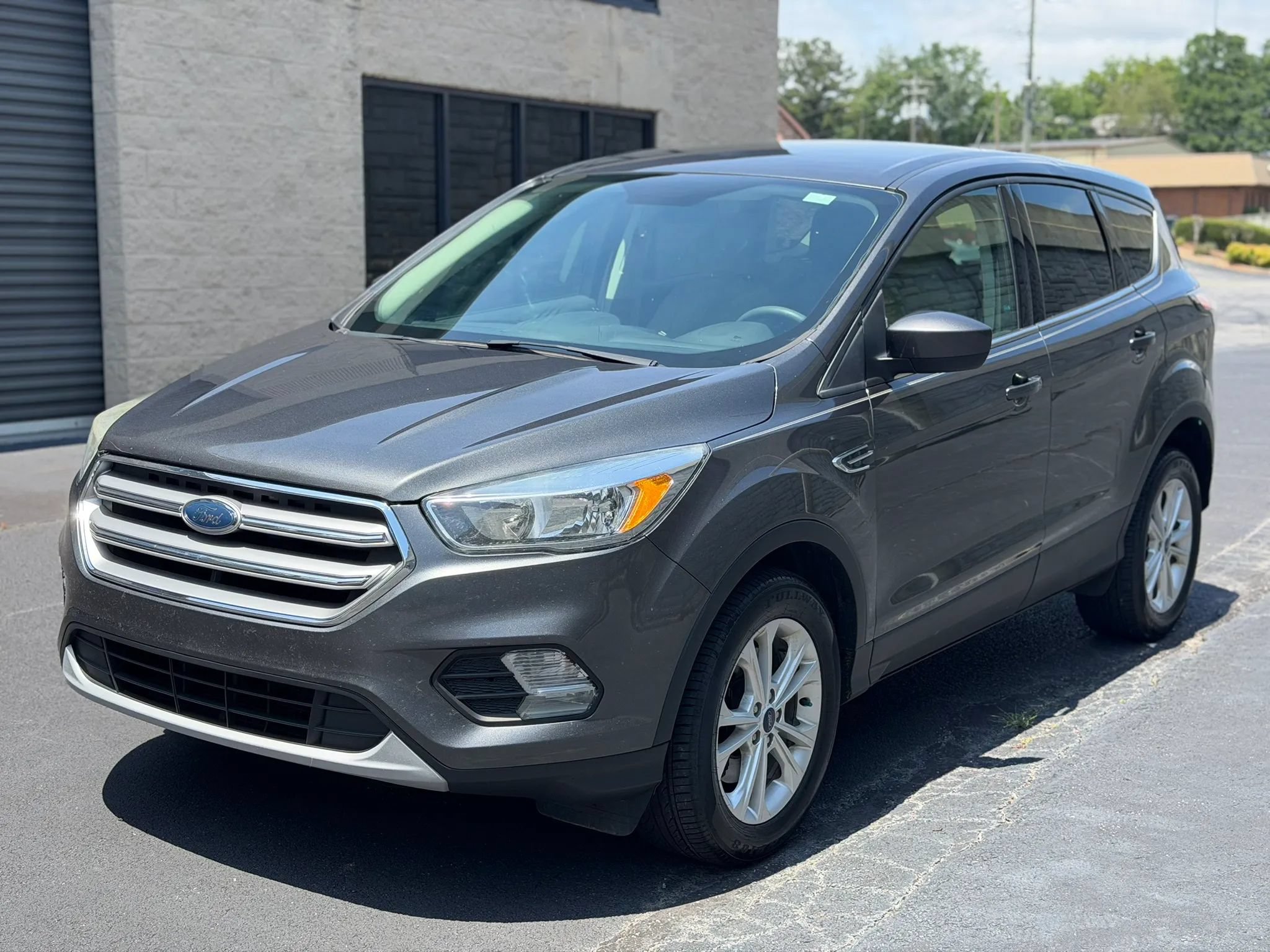 Used 2017 Ford Escape SE AWD/4WD image 2