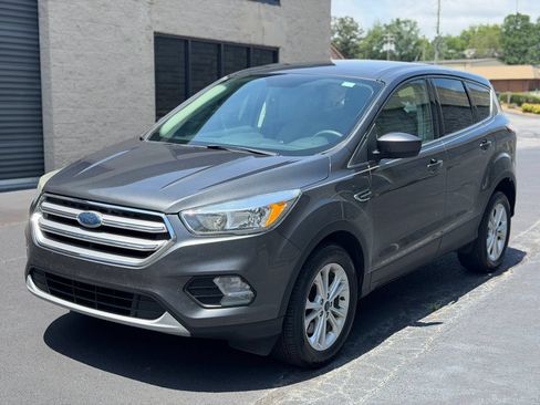 Used 2017 Ford Escape SE AWD/4WD image 2