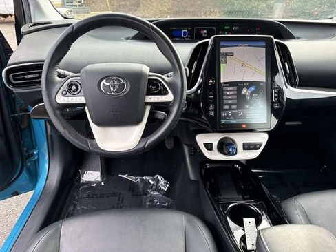 Used 2017 Toyota Prius Prime Advanced image 17