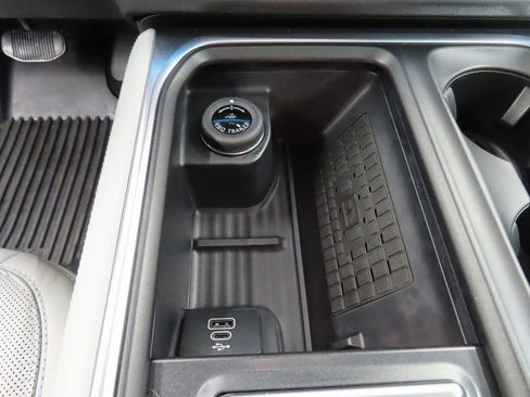 Used 2025 Ford Expedition Max Platinum w/ Platinum Ultimate Package image 56