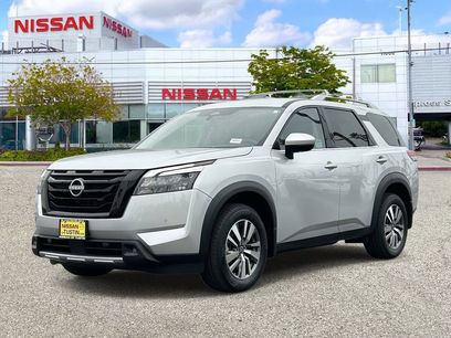 Certified 2025 Nissan Pathfinder SL w/ Black Appearance Package