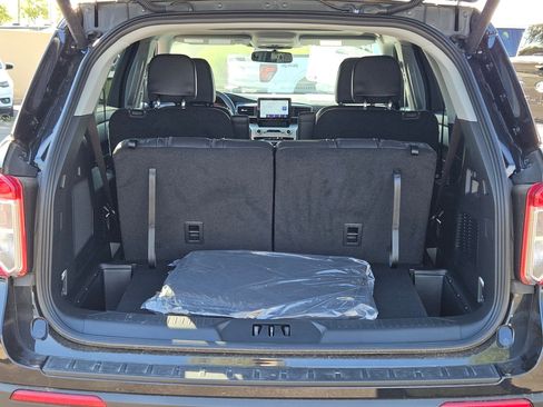 New 2024 Ford Explorer XLT w/ Equipment Group 202A image 4