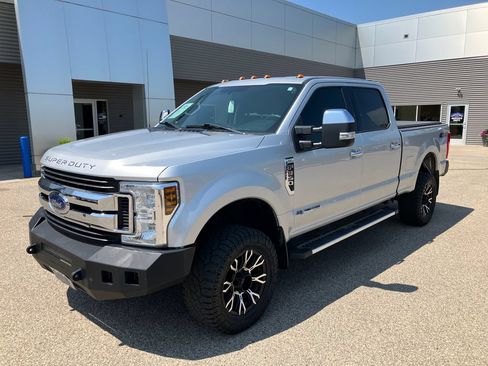 Used 2019 Ford F350 XLT w/ XLT Premium Package AWD/4WD image 2