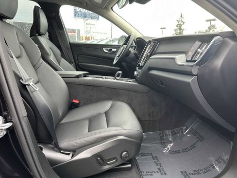 Used 2025 Volvo XC60 B5 Core w/ Protection Package Premier image 10