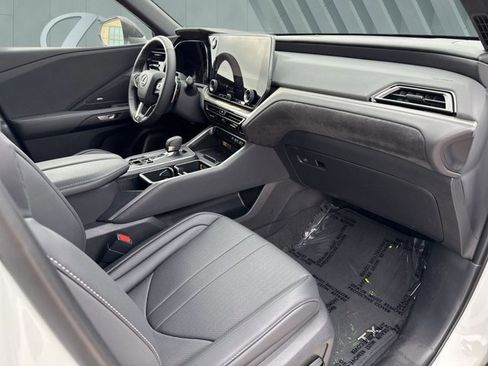 Certified 2026 Lexus TX 500h AWD w/ Technology Package image 28