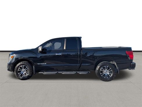 Used 2021 Nissan Titan SV w/ SV Convenience Package image 3