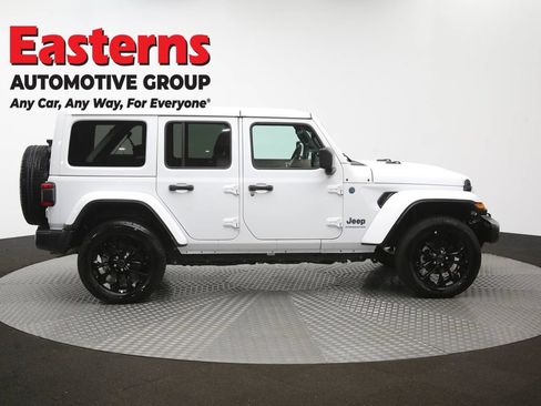 Used 2025 Jeep Wrangler Unlimited Sahara w/ Safety Group AWD/4WD image 46